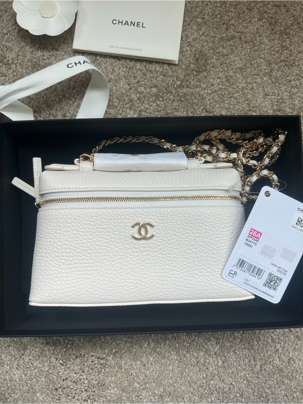 Chanel 26A slim vanity white with gold hardware - Picture 1 of 4